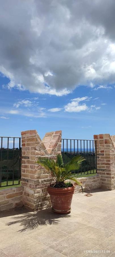 Castello Di Petecciano B&B Mosciano SantʼAngelo Екстериор снимка