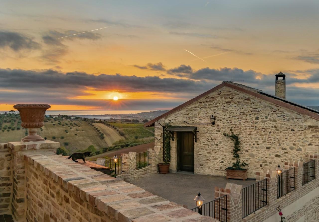 Castello Di Petecciano B&B Mosciano SantʼAngelo Екстериор снимка