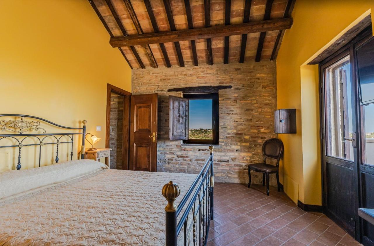 Castello Di Petecciano B&B Mosciano SantʼAngelo Екстериор снимка