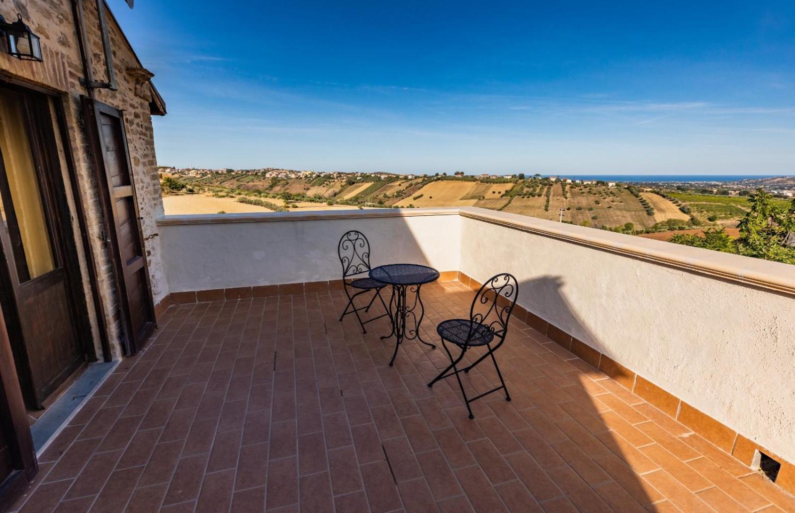 Castello Di Petecciano B&B Mosciano SantʼAngelo Екстериор снимка