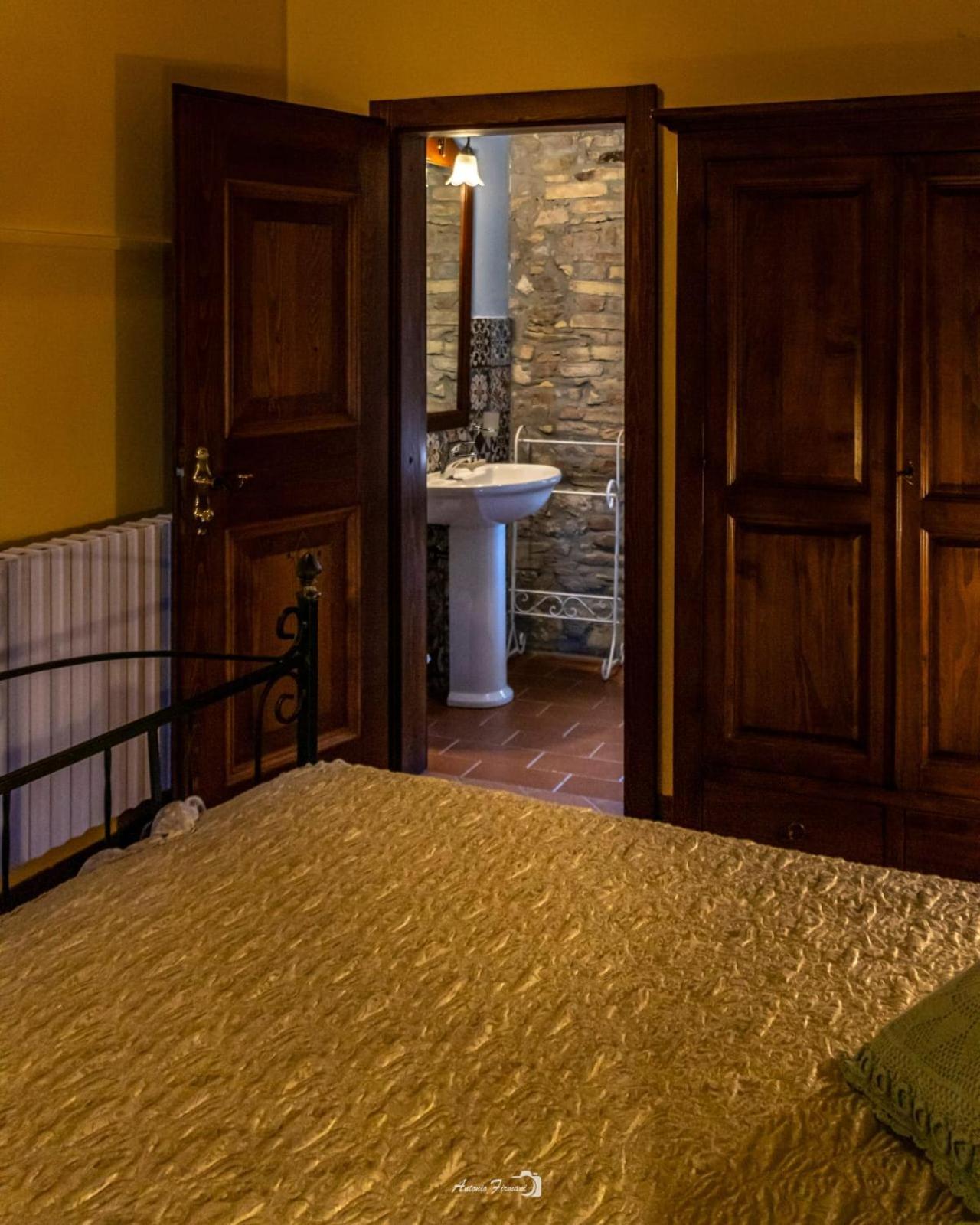 Castello Di Petecciano B&B Mosciano SantʼAngelo Екстериор снимка